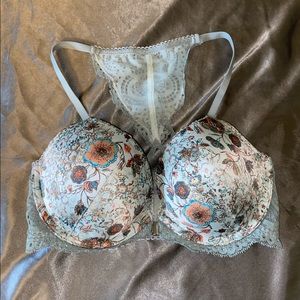32D Victoria’s Secret Front Close Push-up Bra